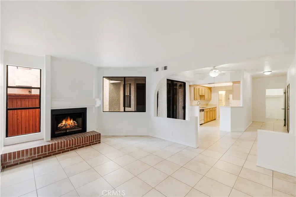 7211 Cozycroft #19 Winnetka, CA 91306