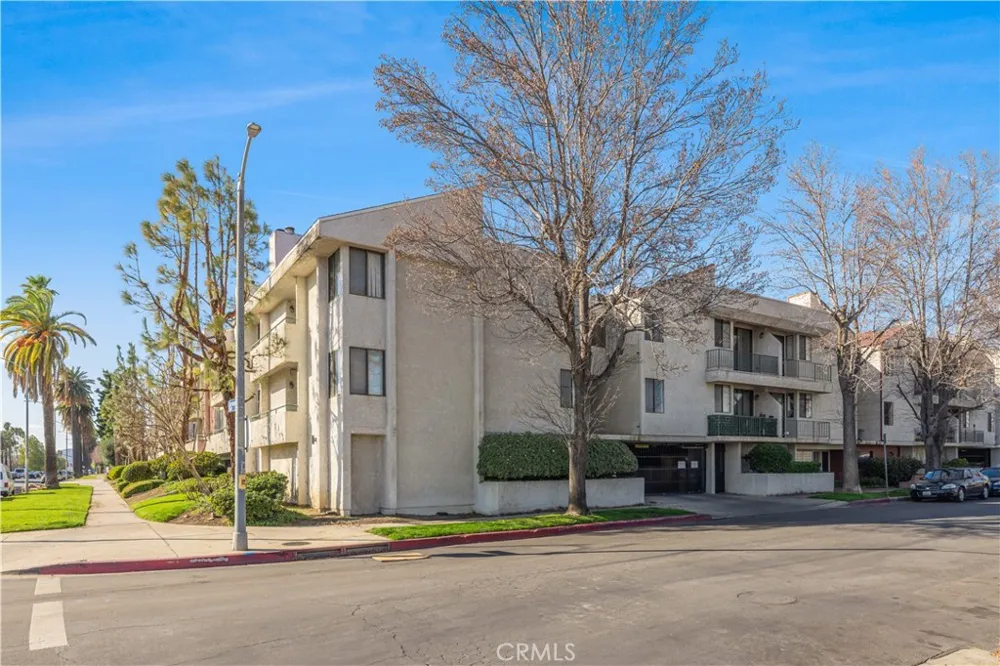 7211 Cozycroft #19 Winnetka, CA 91306