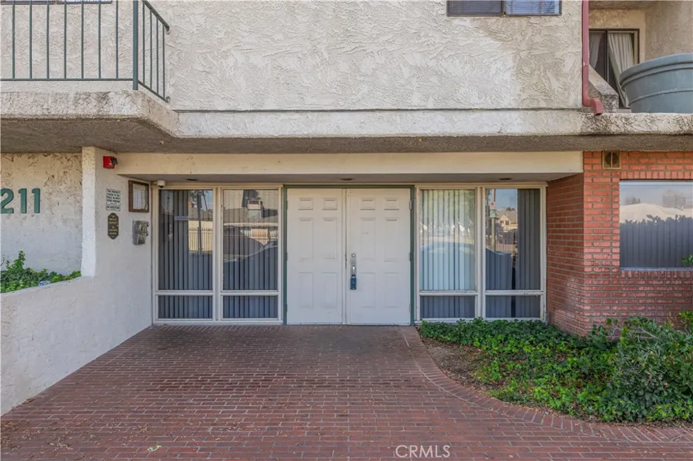 7211 Cozycroft #19 Winnetka, CA 91306