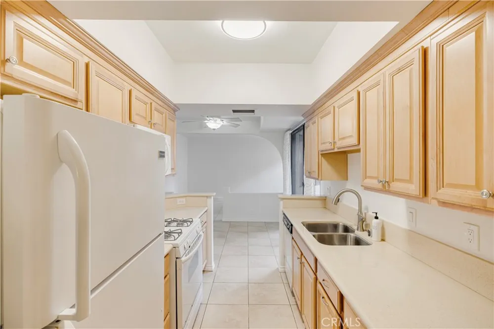 7211 Cozycroft #19 Winnetka, CA 91306