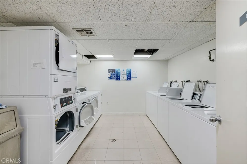 7211 Cozycroft #19 Winnetka, CA 91306