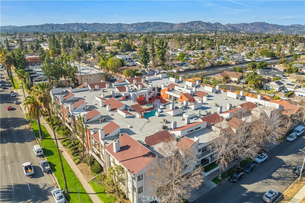 7211 Cozycroft #19 Winnetka, CA 91306