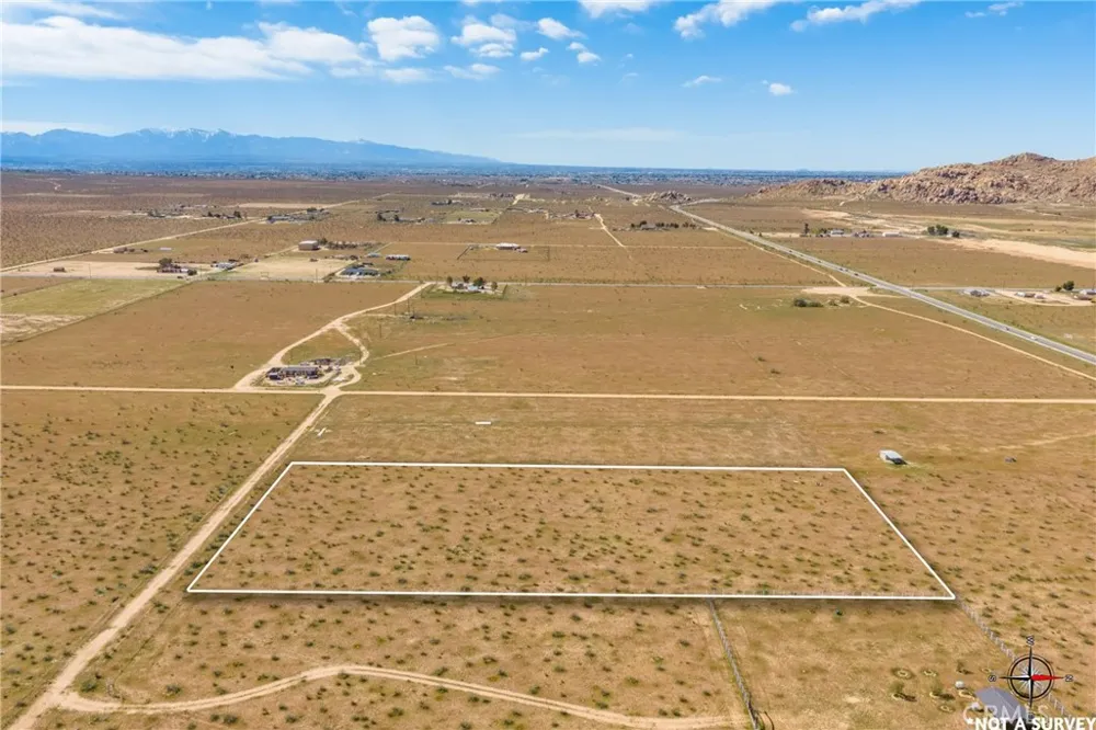 1 Las Piedras Apple Valley, CA 92308