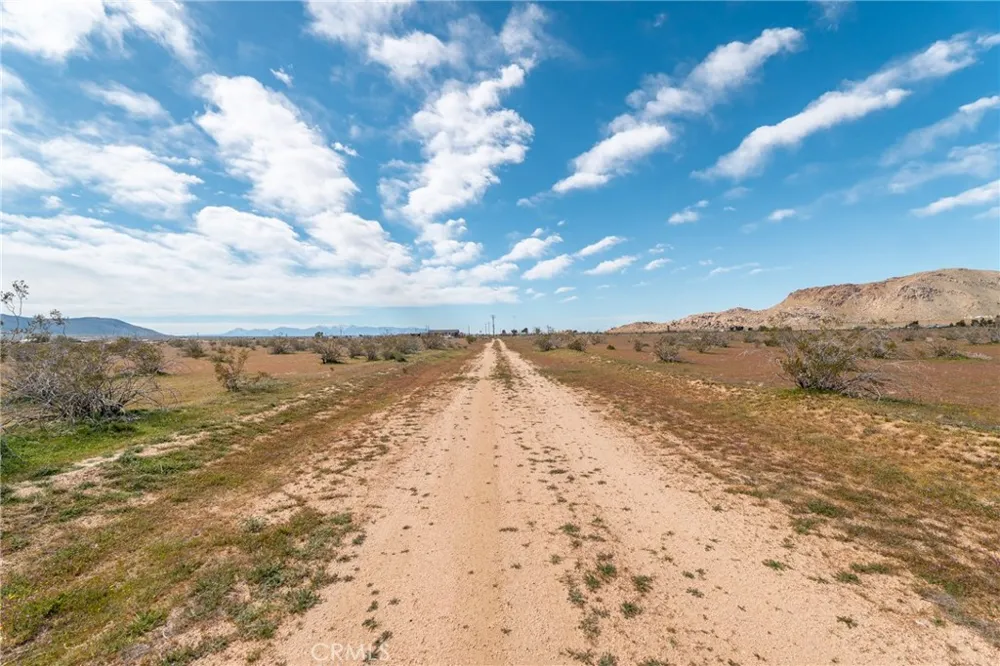 1 Las Piedras Apple Valley, CA 92308