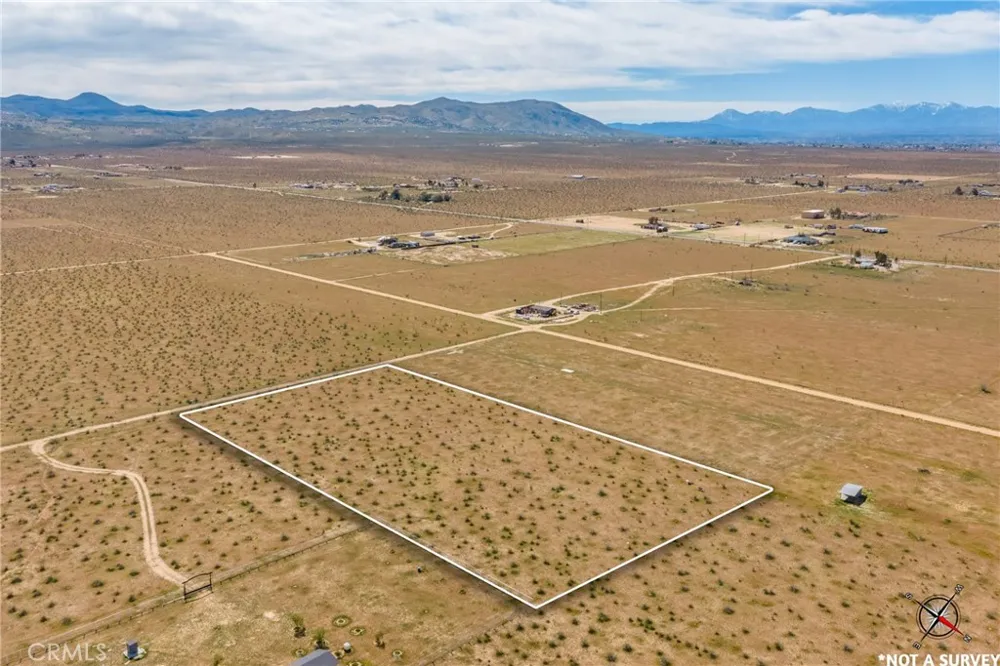 1 Las Piedras Apple Valley, CA 92308
