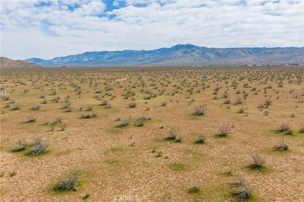 1 Las Piedras Apple Valley, CA 92308