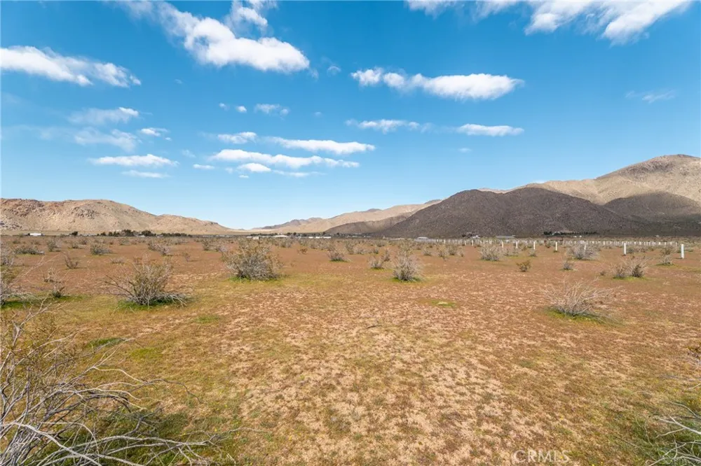 1 Las Piedras Apple Valley, CA 92308