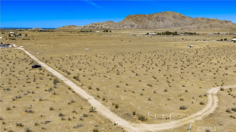 1 Las Piedras Apple Valley, CA 92308
