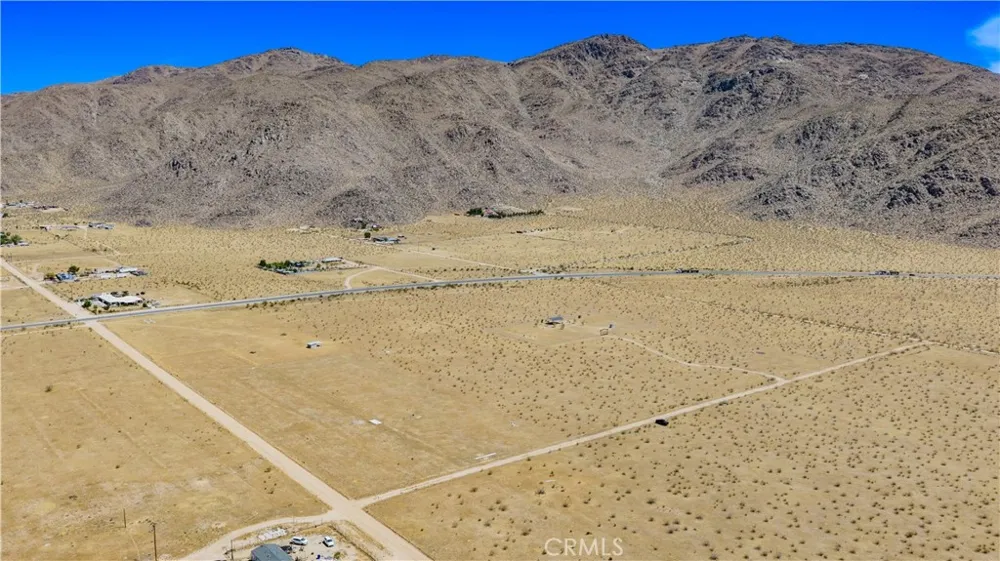 1 Las Piedras Apple Valley, CA 92308