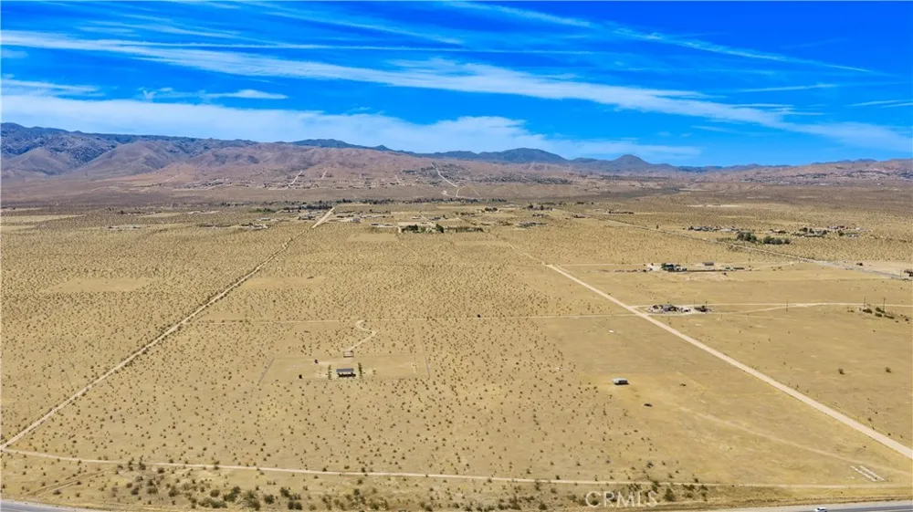 1 Las Piedras Apple Valley, CA 92308