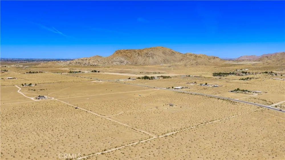 1 Las Piedras Apple Valley, CA 92308