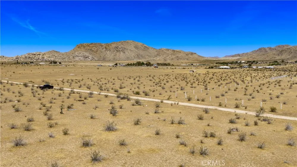 1 Las Piedras Apple Valley, CA 92308