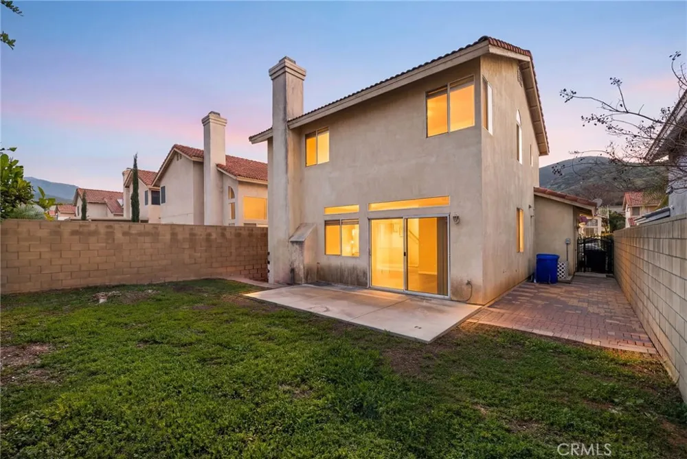 15424 Tobarra Fontana, CA 92337