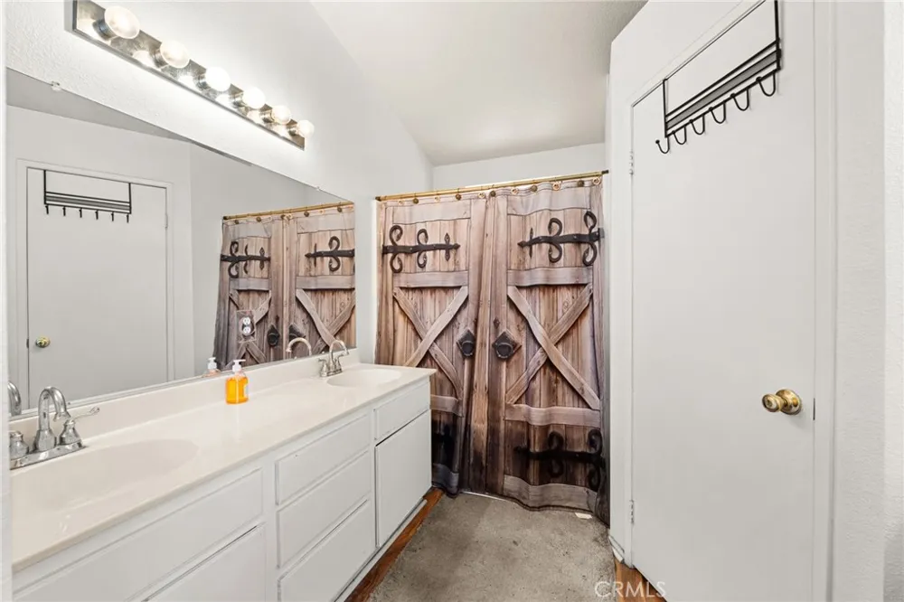 15424 Tobarra Fontana, CA 92337