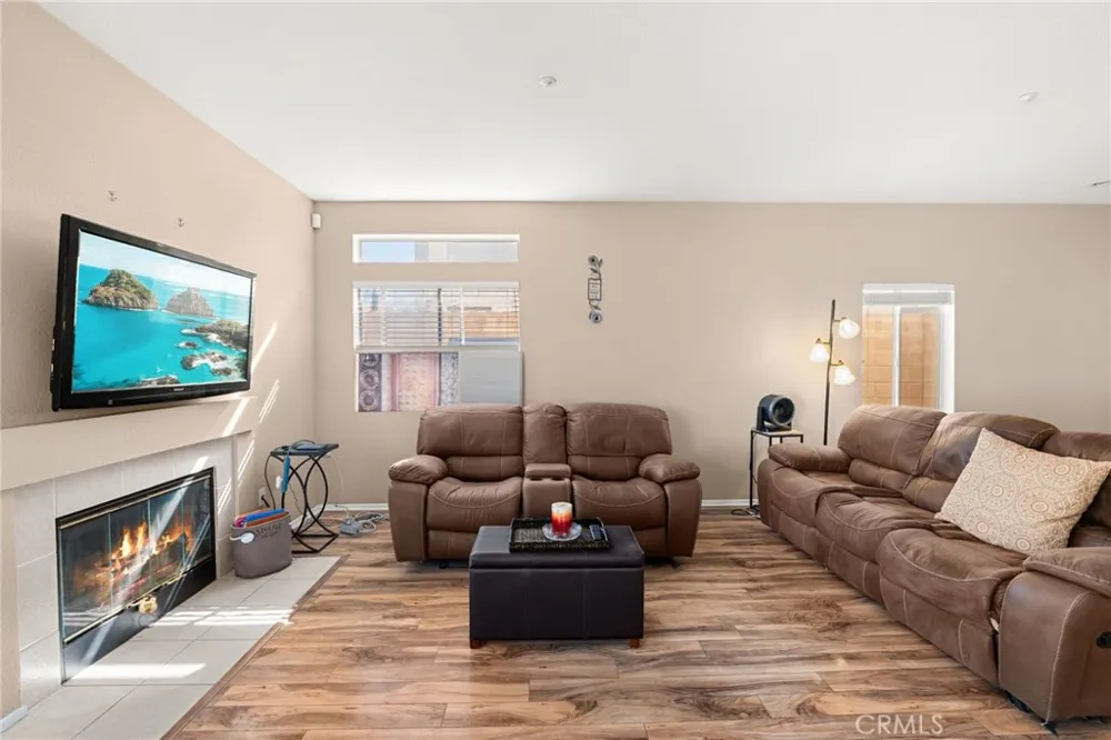 15424 Tobarra Fontana, CA 92337