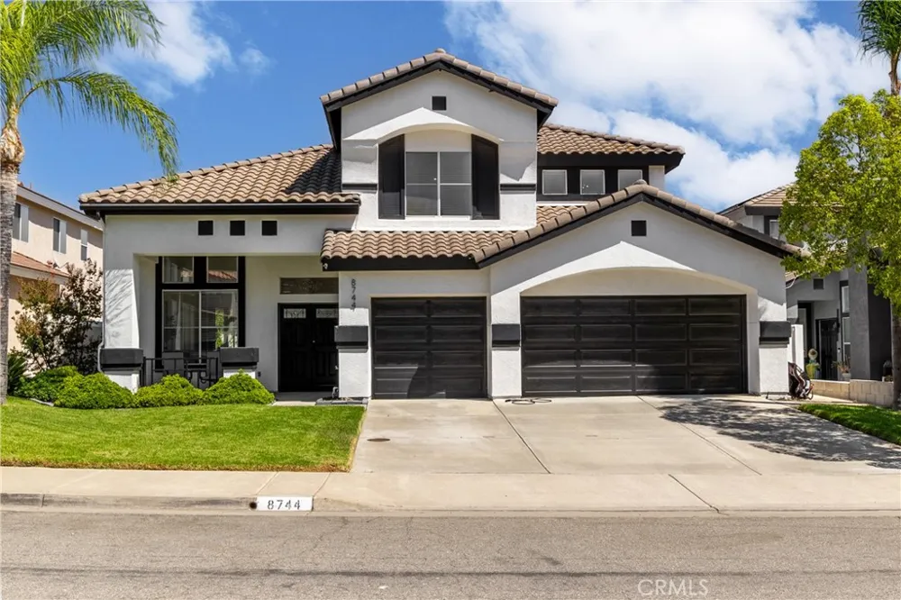 8744 Medford Riverside, CA 92508
