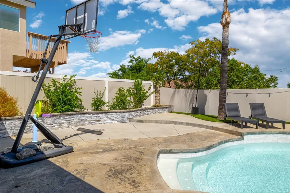 8744 Medford Riverside, CA 92508