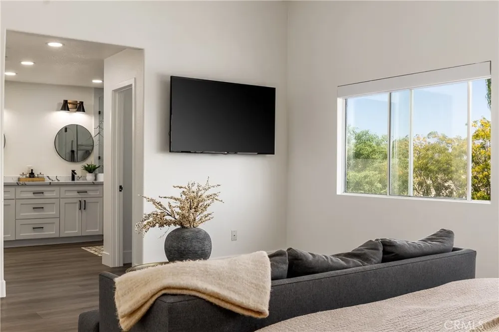 8744 Medford Riverside, CA 92508