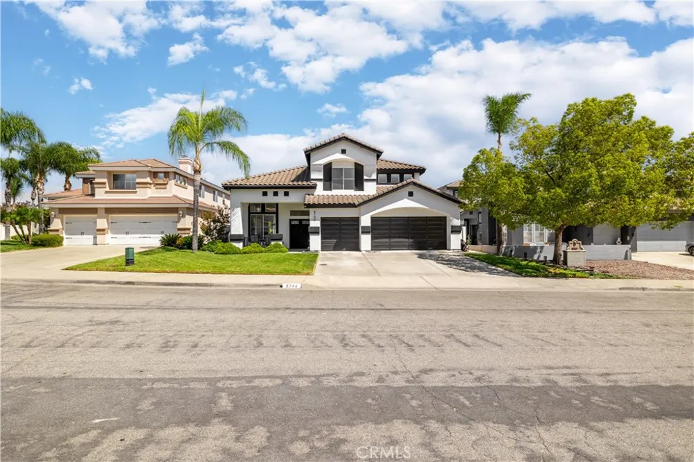 8744 Medford Riverside, CA 92508