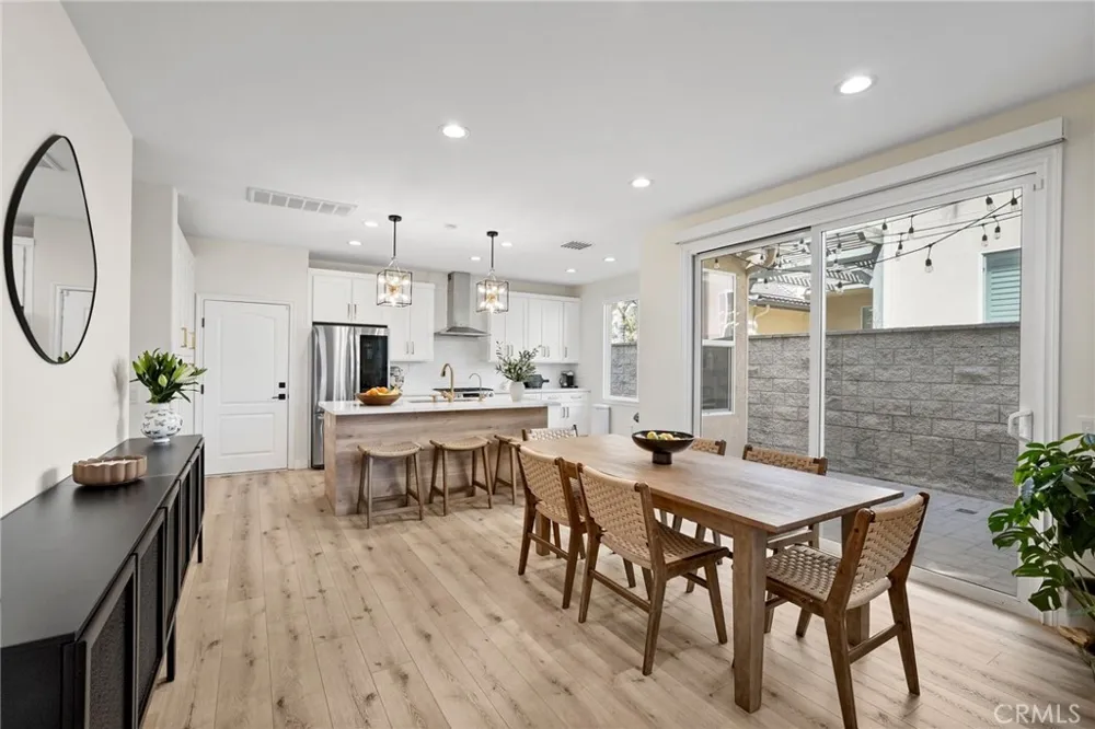 19945 Oakville Court Northridge, CA 91326