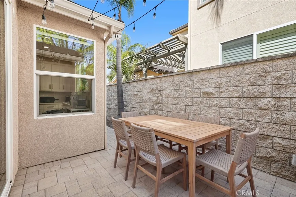 19945 Oakville Court Northridge, CA 91326