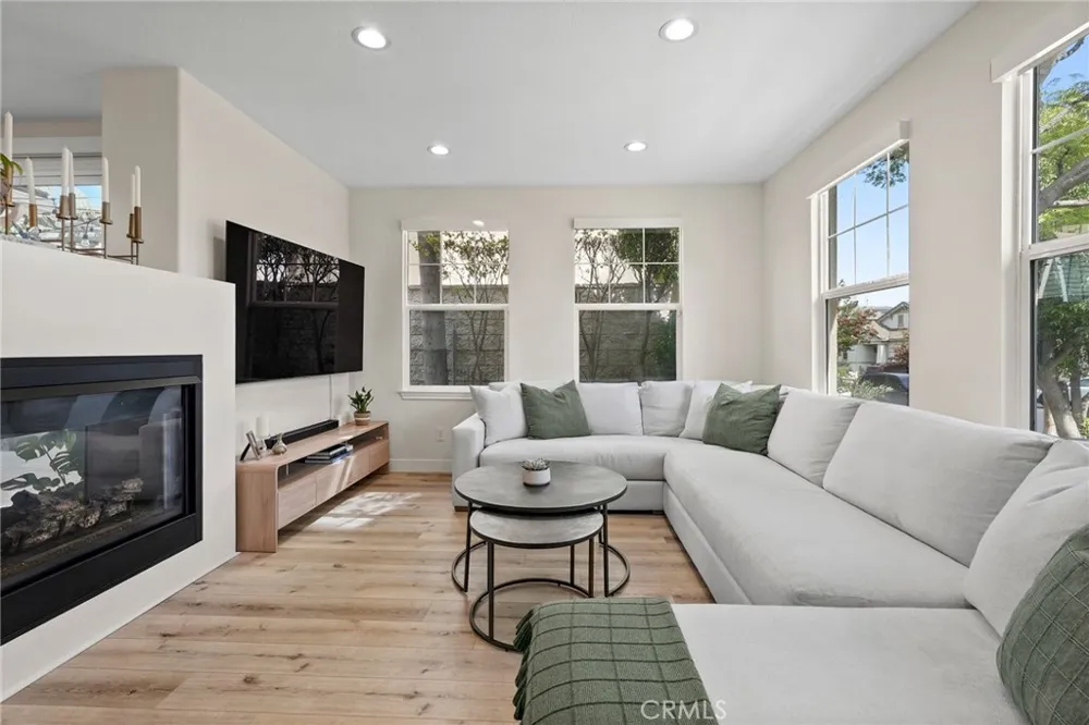 19945 Oakville Court Northridge, CA 91326