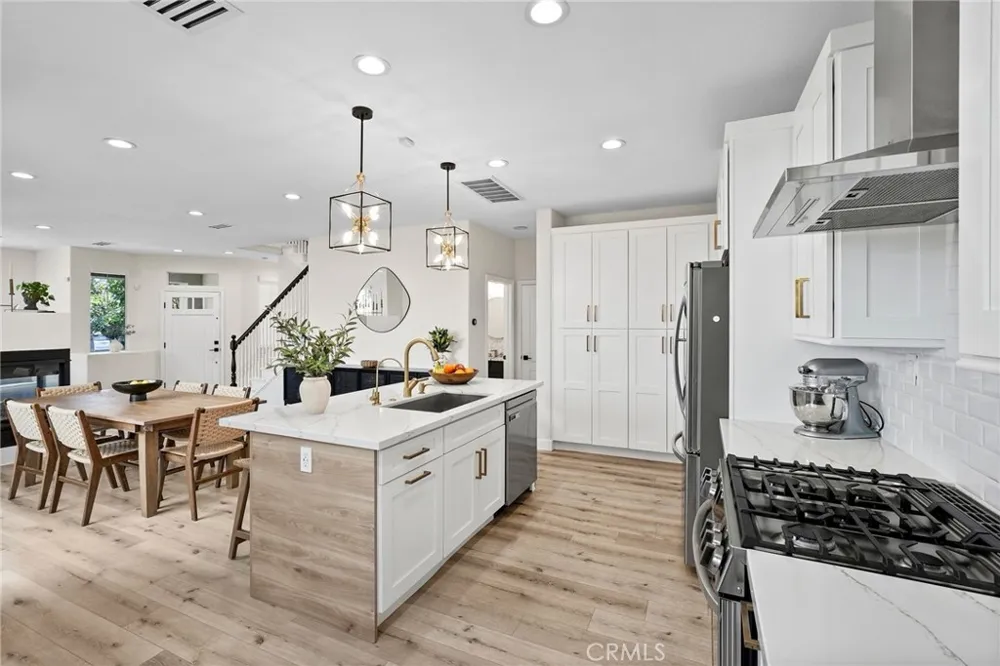 19945 Oakville Court Northridge, CA 91326