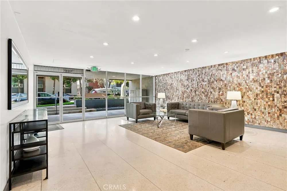 5625 Windsor Way #211 Culver City, CA 90230