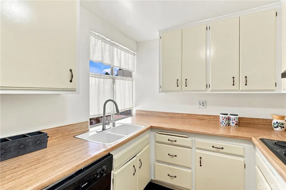 5625 Windsor Way #211 Culver City, CA 90230