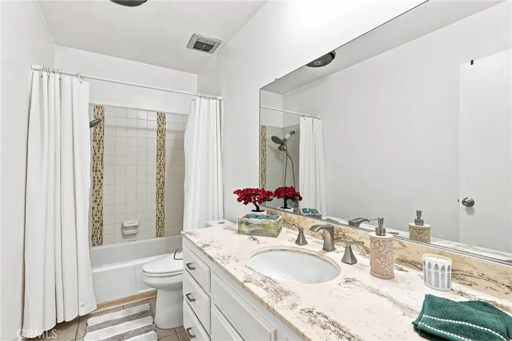 5625 Windsor Way #211 Culver City, CA 90230