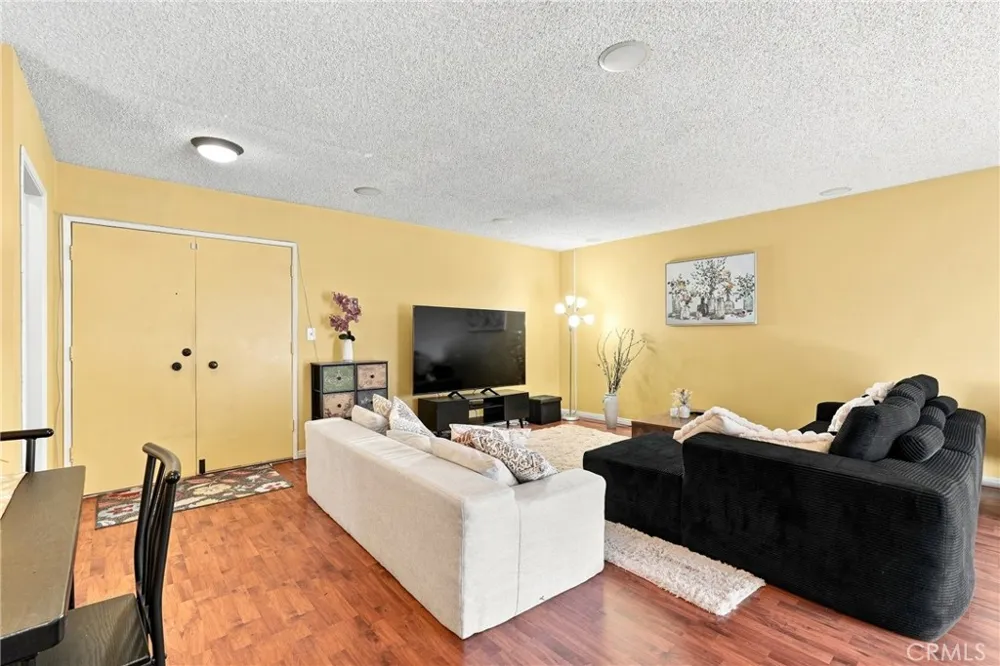 5625 Windsor Way #211 Culver City, CA 90230