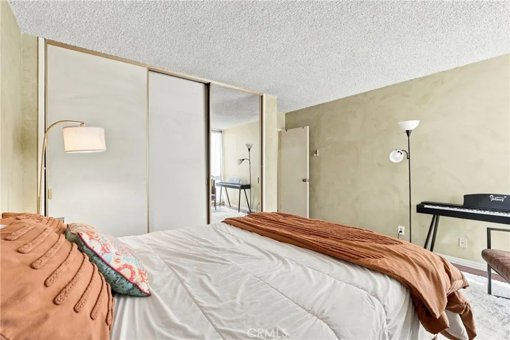 5625 Windsor Way #211 Culver City, CA 90230