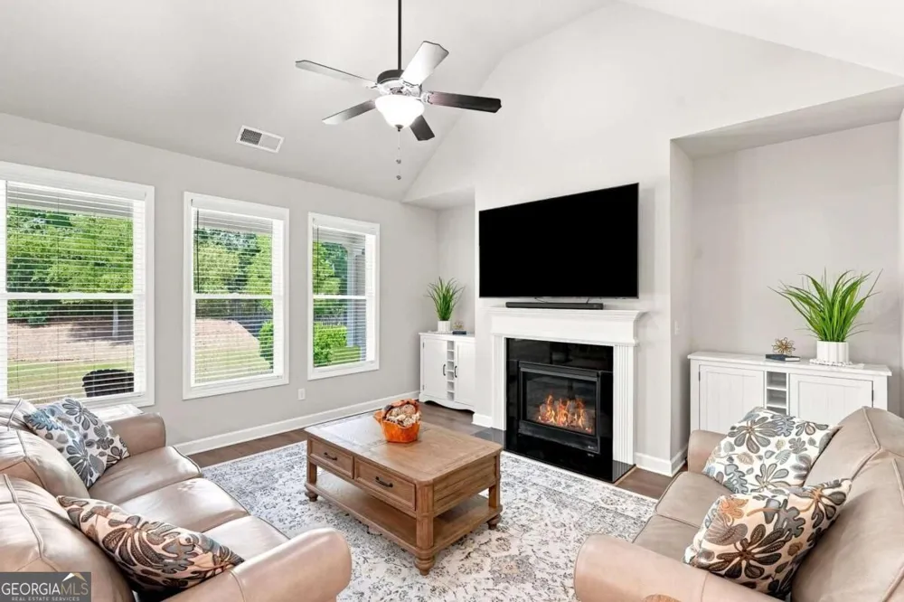252 Saratoga DR Acworth, GA 30102
