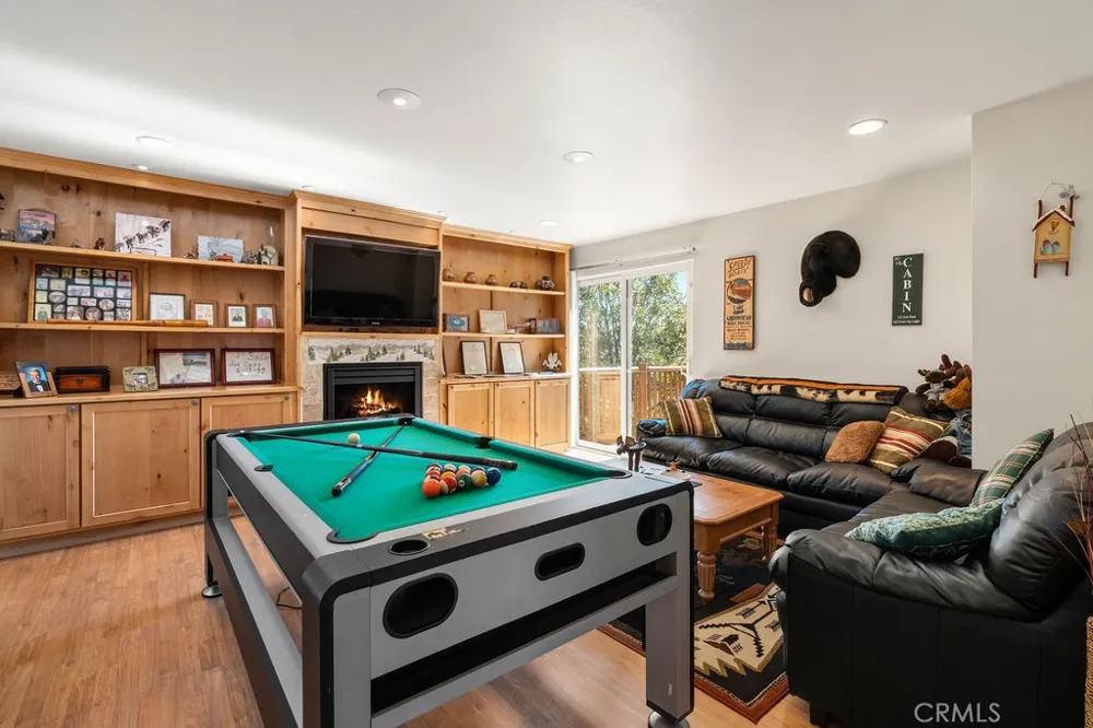 27721 Caribou Drive Lake Arrowhead, CA 92352