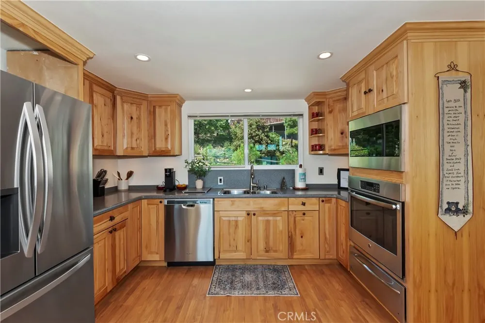 27721 Caribou Drive Lake Arrowhead, CA 92352