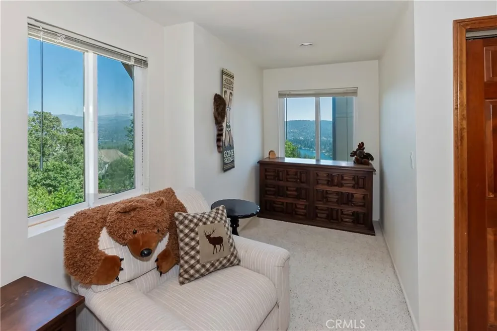 27721 Caribou Drive Lake Arrowhead, CA 92352