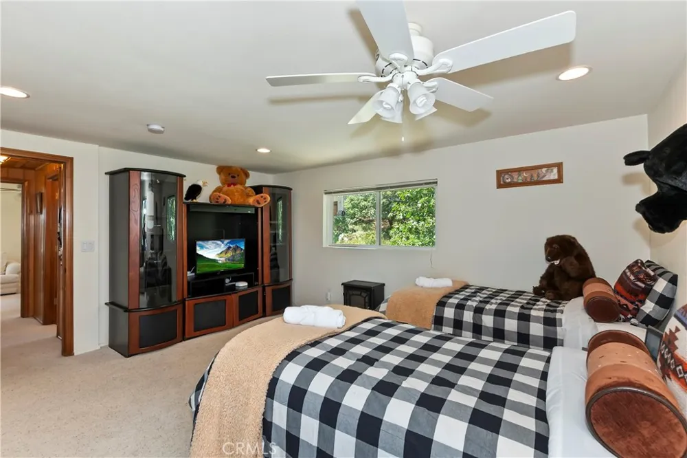 27721 Caribou Drive Lake Arrowhead, CA 92352