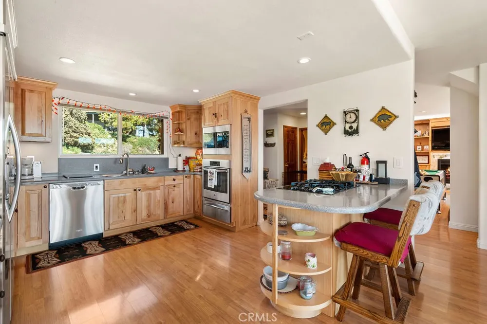 27721 Caribou Drive Lake Arrowhead, CA 92352