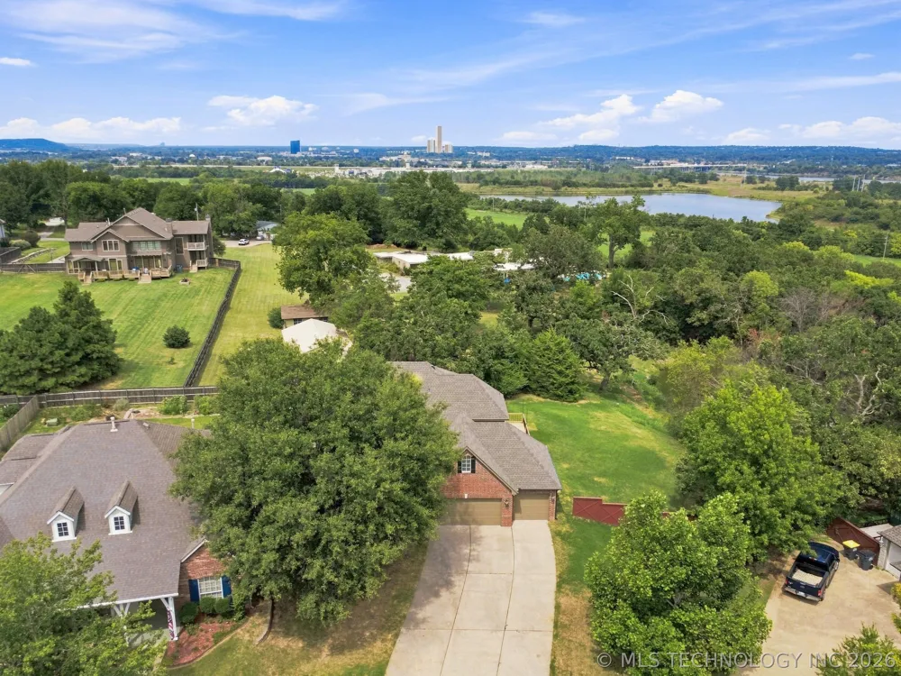 325 E 112th Street S Jenks, OK 74037