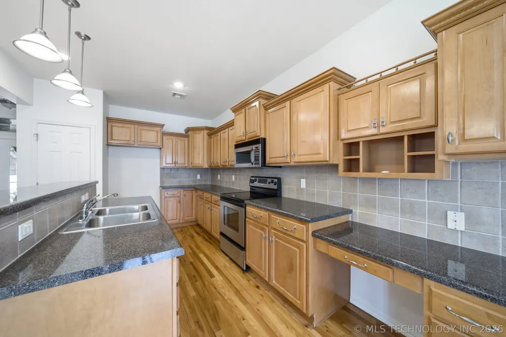 325 E 112th Street S Jenks, OK 74037