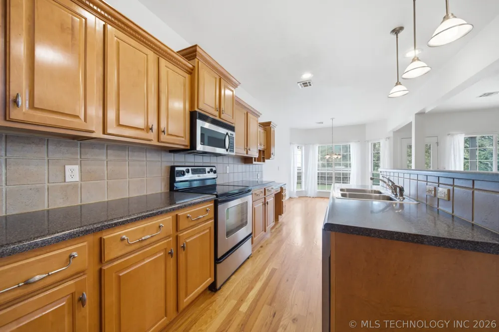 325 E 112th Street S Jenks, OK 74037