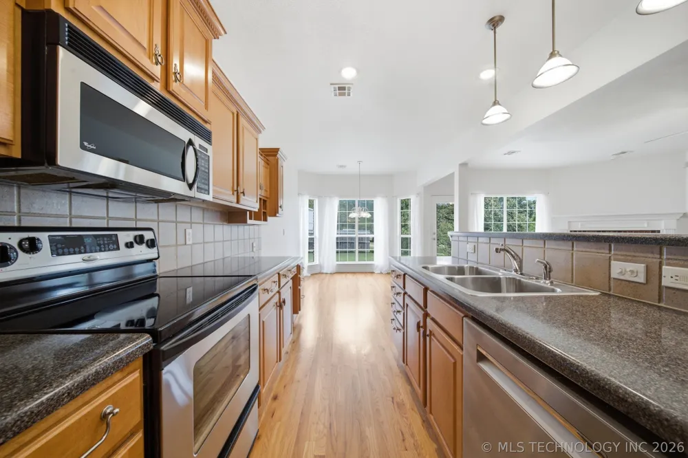 325 E 112th Street S Jenks, OK 74037