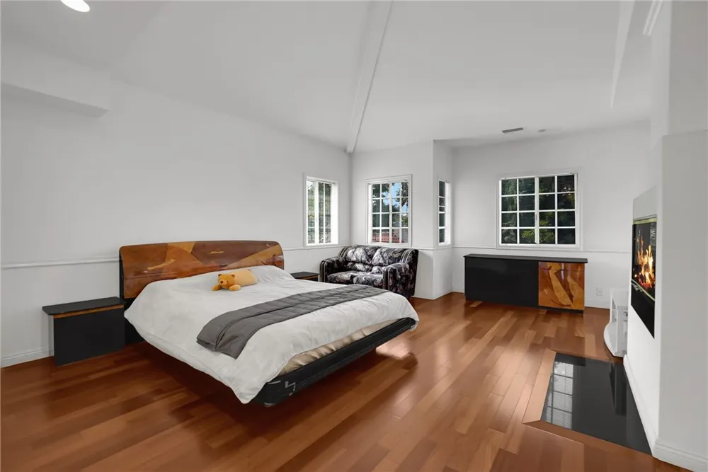 15129 Otsego Street Sherman Oaks, CA 91403