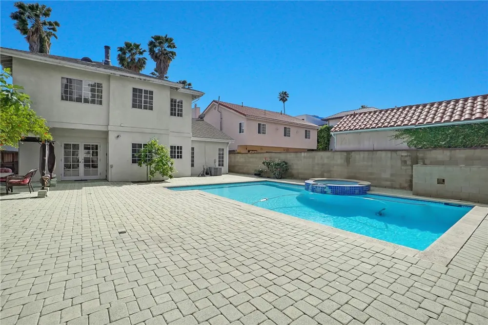 15129 Otsego Street Sherman Oaks, CA 91403