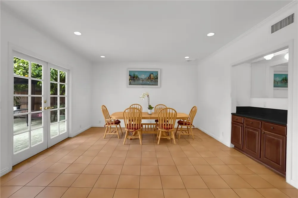 15129 Otsego Street Sherman Oaks, CA 91403