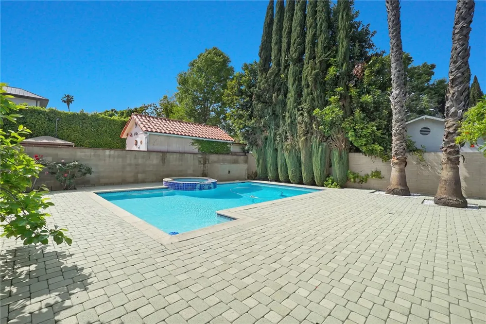15129 Otsego Street Sherman Oaks, CA 91403