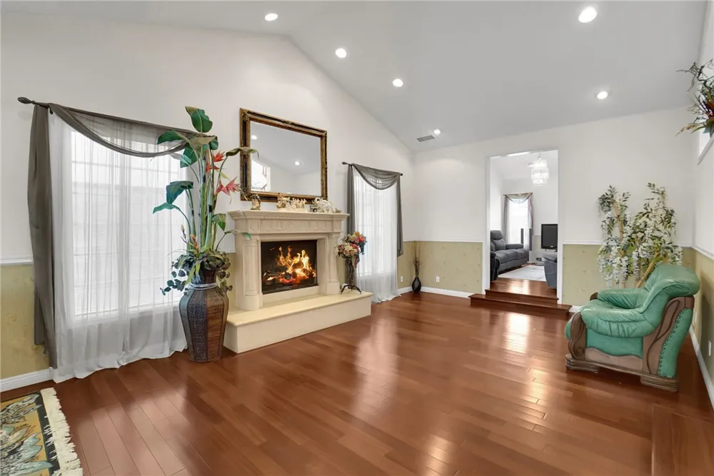 15129 Otsego Street Sherman Oaks, CA 91403