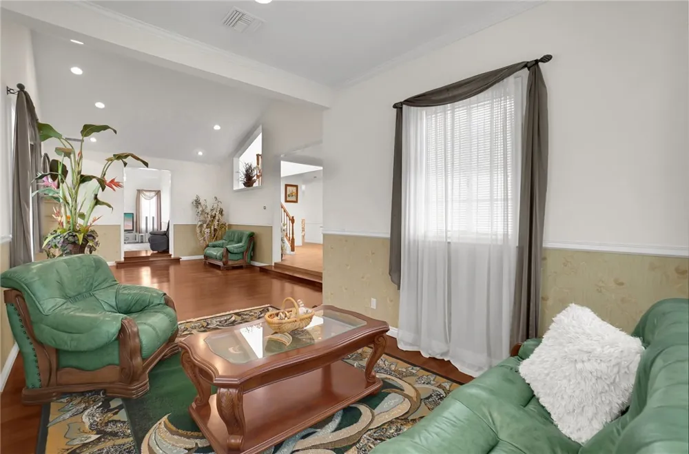 15129 Otsego Street Sherman Oaks, CA 91403