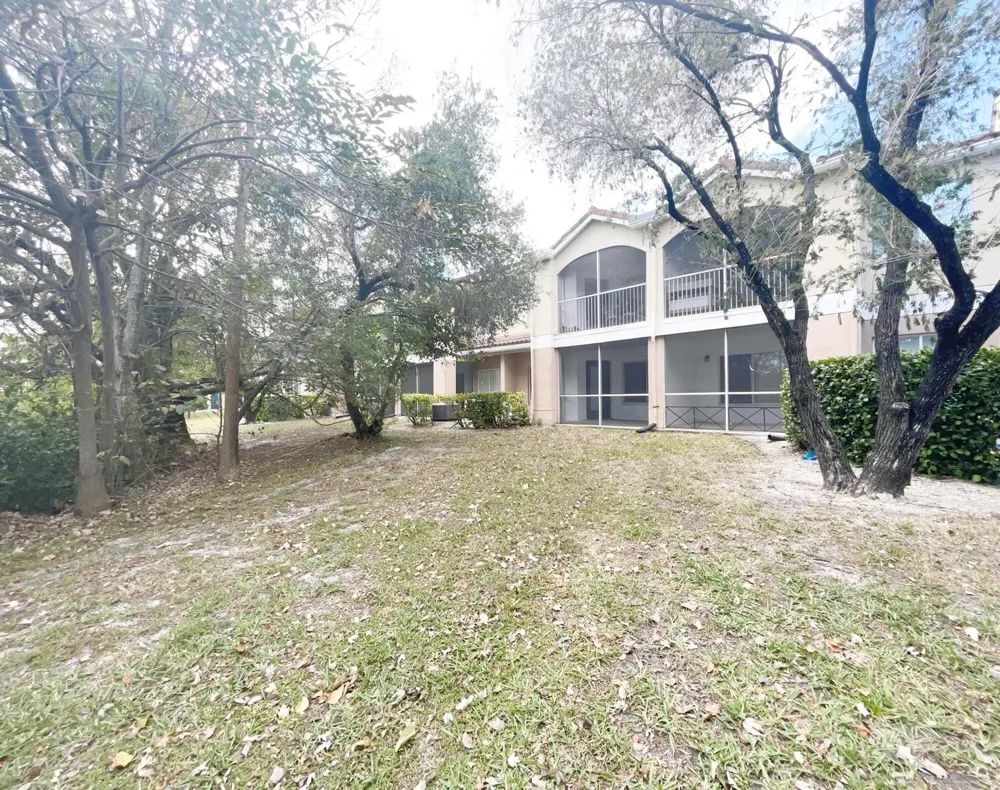 815 W Boynton Beach Boulevard W #4-102 Boynton Beach, FL 33426