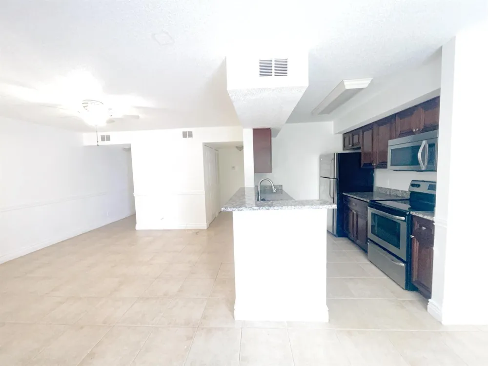 815 W Boynton Beach Boulevard W #4-102 Boynton Beach, FL 33426